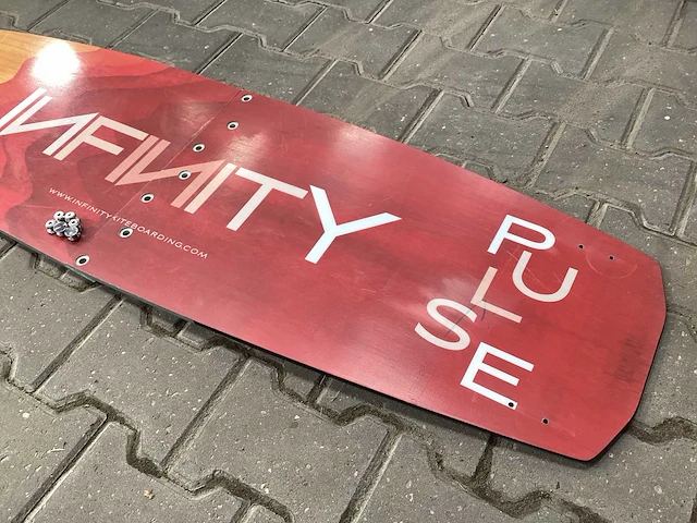 Kitesurfboard - afbeelding 2 van  6