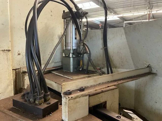 Kiwa excelcenter-4 verticale cnc-bewerkingscentrum - afbeelding 2 van  28