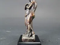 Klassiek bronzen paar op houten basement - afbeelding 4 van  5