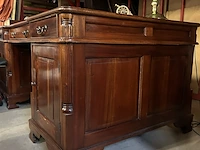 Klassiek chesterfield bureau met bureaustoel, lamp en extra tafel - afbeelding 6 van  14