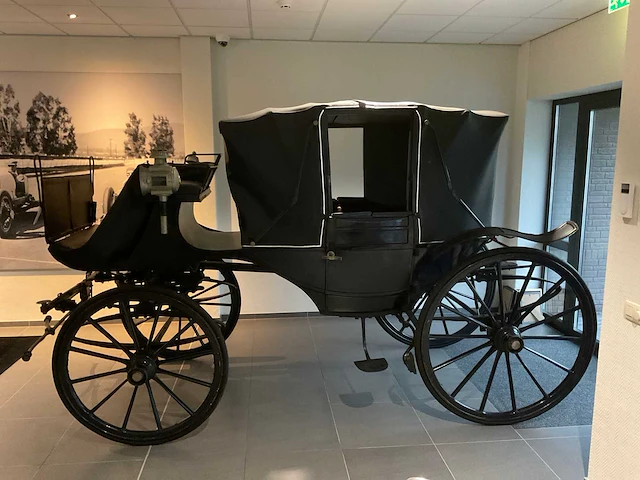 Klassiek houten rijtuig / koets (bückeburg) - afbeelding 10 van  14