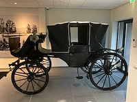 Klassiek houten rijtuig / koets (bückeburg) - afbeelding 10 van  14