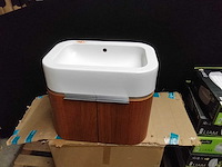 Klassiek klein badkamermeubel met spoelbak. - afbeelding 1 van  6