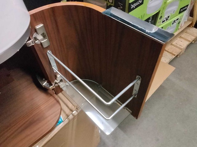 Klassiek klein badkamermeubel met spoelbak. - afbeelding 4 van  6