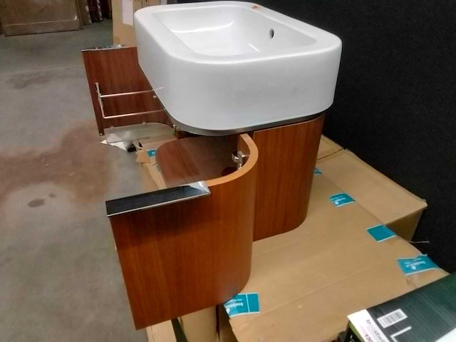 Klassiek klein badkamermeubel met spoelbak. - afbeelding 5 van  6