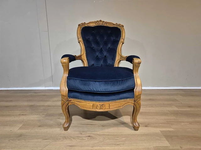 Klassieke - antieke - fauteuil - opnieuw bekleed - afbeelding 1 van  14