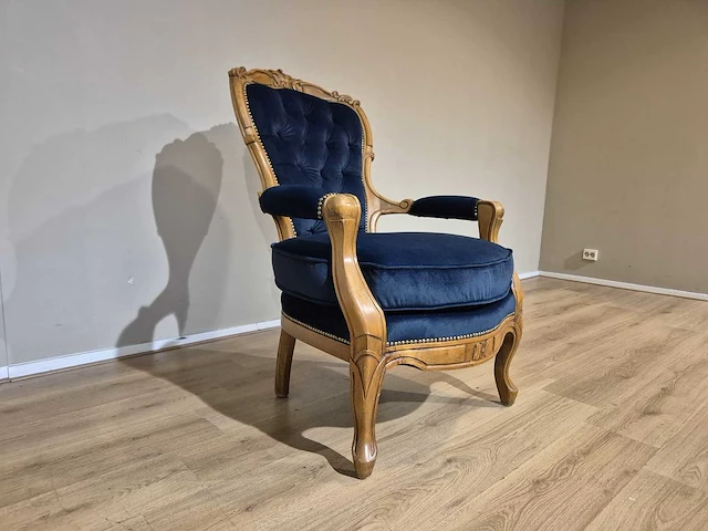 Klassieke - antieke - fauteuil - opnieuw bekleed - afbeelding 4 van  14