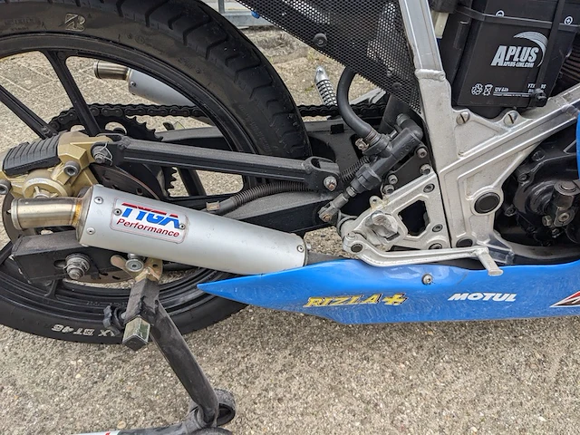 Klassieke racemotor suzuki, rg250 tyga, bouwjaar 1986 - afbeelding 2 van  24
