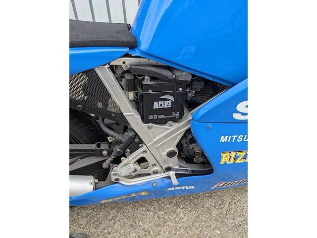 Klassieke racemotor suzuki, rg250 tyga, bouwjaar 1986 - afbeelding 3 van  24