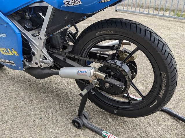 Klassieke racemotor suzuki, rg250 tyga, bouwjaar 1986 - afbeelding 9 van  24