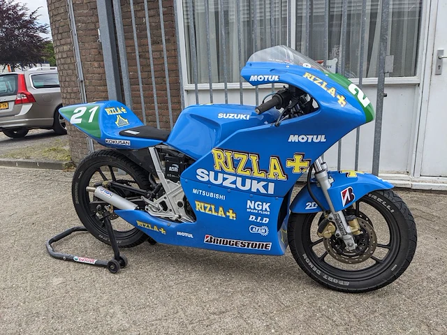 Klassieke racemotor suzuki, rg250 tyga, bouwjaar 1986 - afbeelding 1 van  24