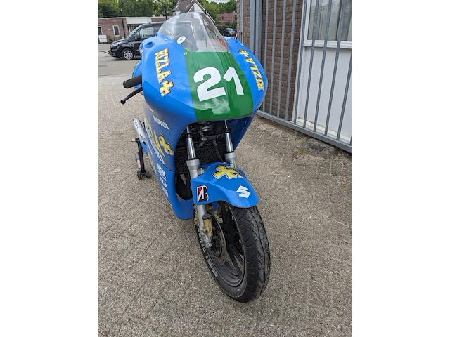 Klassieke racemotor suzuki, rg250 tyga, bouwjaar 1986 - afbeelding 12 van  24