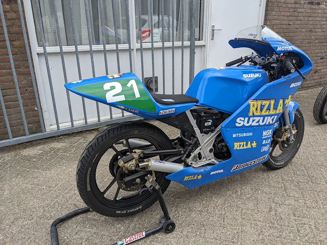 Klassieke racemotor suzuki, rg250 tyga, bouwjaar 1986 - afbeelding 19 van  24