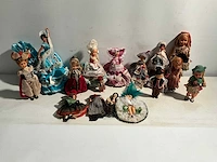 Klederdracht pop (17x) - afbeelding 1 van  5