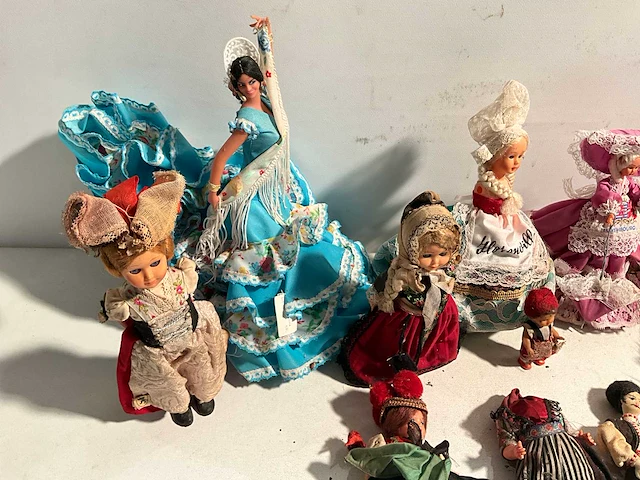 Klederdracht pop (17x) - afbeelding 2 van  5