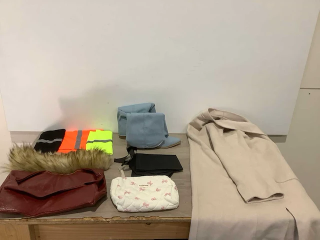 Kleding (10x) - afbeelding 1 van  4