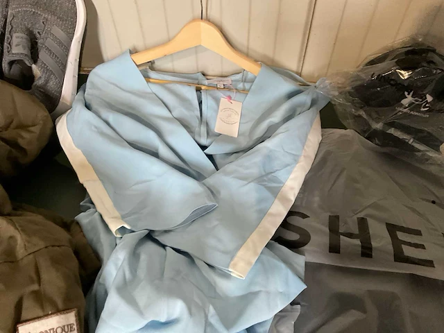 Kleding, schoenen & accessoires (1100x) - afbeelding 8 van  27