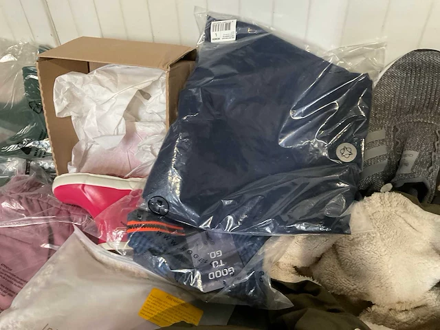 Kleding, schoenen & accessoires (1100x) - afbeelding 10 van  27