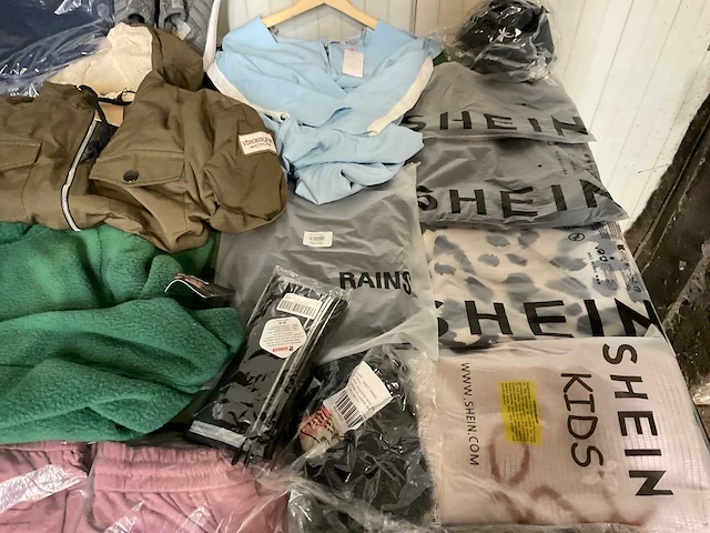 Kleding, schoenen & accessoires (1100x) - afbeelding 23 van  27