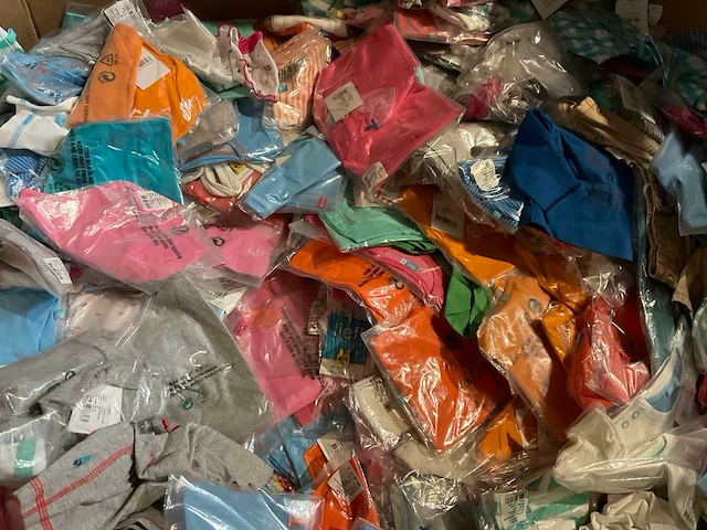 Kleding, schoenen & accessoires (1100x) - afbeelding 26 van  27