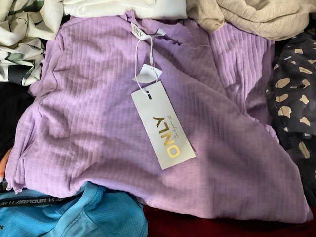 Kleding, schoenen, accessoires (1250x) - afbeelding 10 van  32
