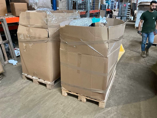 Kleding, schoenen, accessoires (1250x) - afbeelding 22 van  32