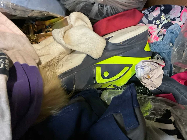 Kleding, schoenen, accessoires (1250x) - afbeelding 29 van  32