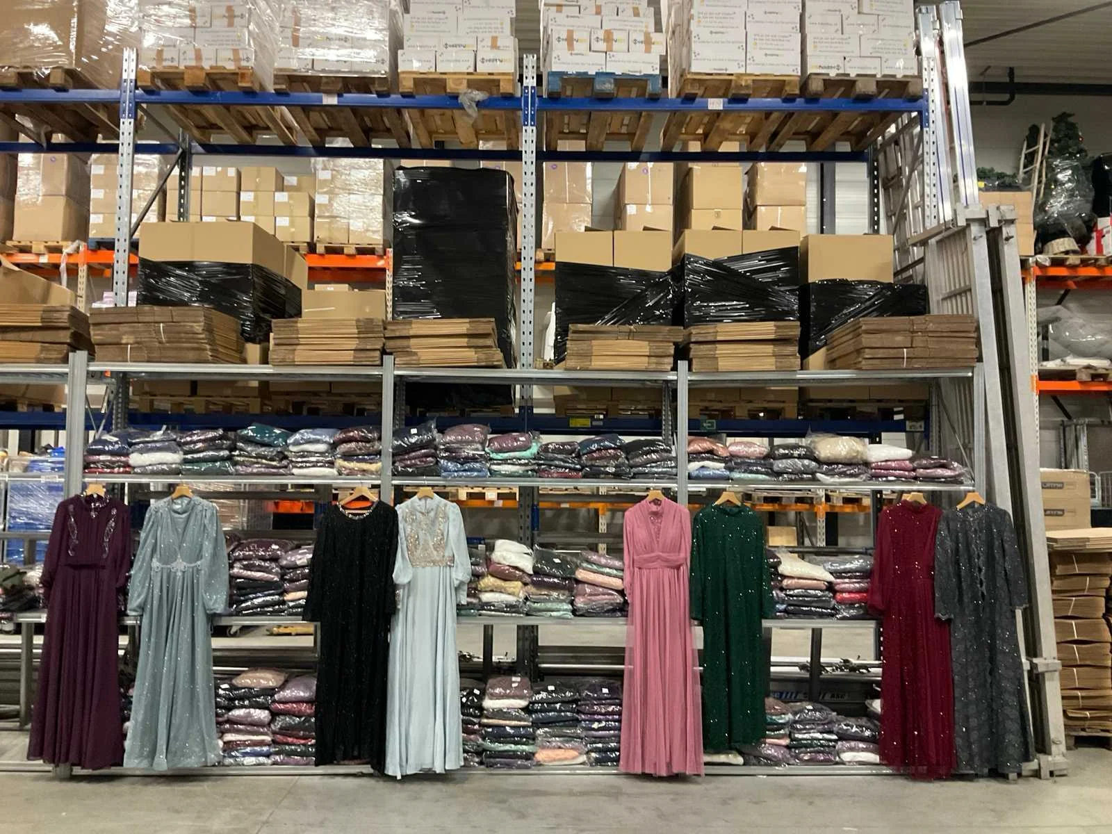 Kleding uit faillissement kledinggroothandel