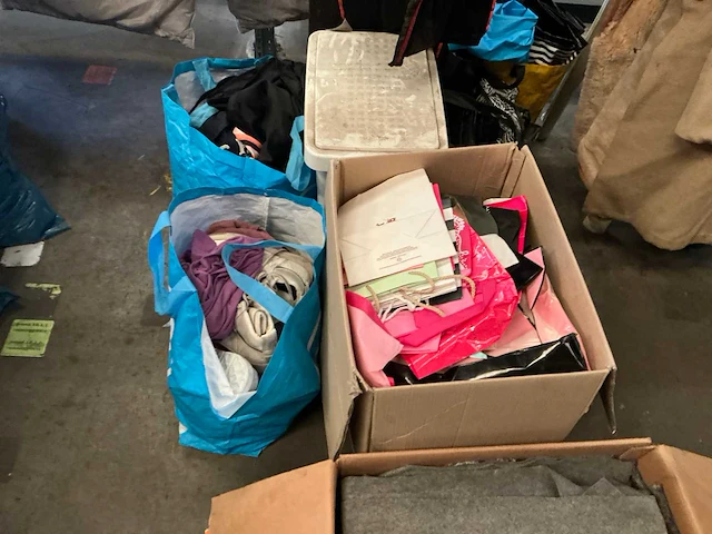 Kleding/consumentengoed - afbeelding 3 van  16