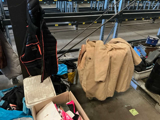 Kleding/consumentengoed - afbeelding 4 van  16