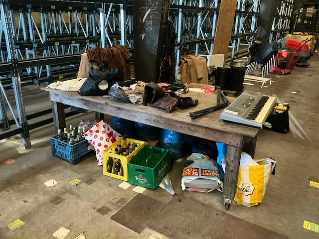 Kleding/consumentengoed - afbeelding 1 van  16
