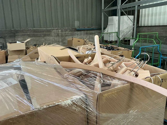 Kledinghanger, 30 pallets - afbeelding 2 van  8