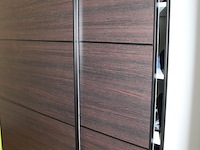 Kledingkast met twee schuifdeuren. afmeting 200 x 66 x 202 cm. - afbeelding 3 van  3