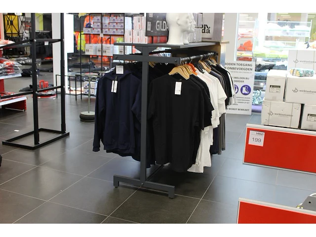Kledingrek dubbelzijdig afm. 130 x 60 x 134cm. exclusief kleding - afbeelding 1 van  3