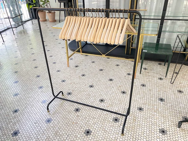 Kledingrek met messing rail (3x) - afbeelding 1 van  3