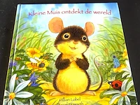 Kleine muis ontdekt de wereld