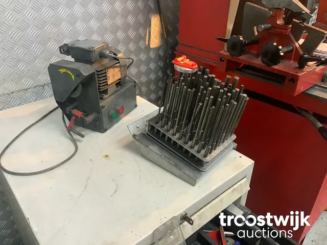 Klepzittingfreesmachine - afbeelding 5 van  17