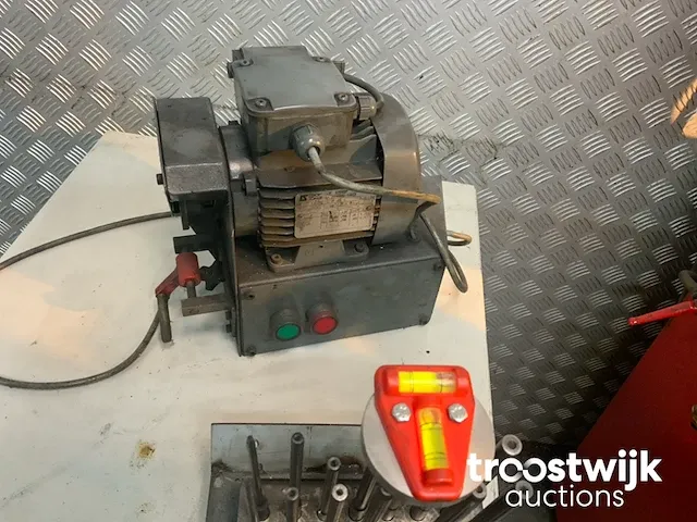 Klepzittingfreesmachine - afbeelding 7 van  17