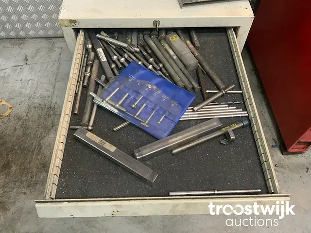 Klepzittingfreesmachine - afbeelding 9 van  17