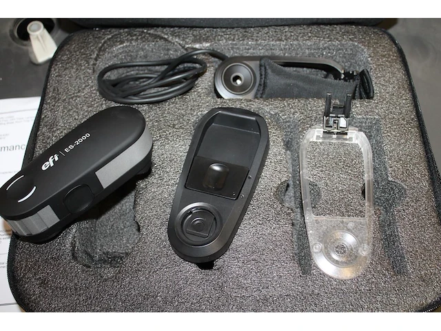 Kleur kalibrator spectrofotometer efi es-2000 met certificaat en accessoires in kunststof koffer. - afbeelding 1 van  1