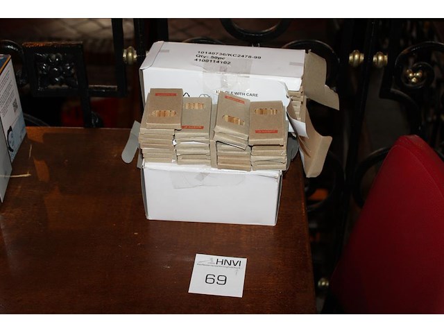 Kleurpotloden in drie deels aangebroken dozen. ruim 150 sets. - afbeelding 1 van  2