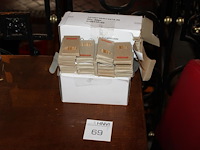 Kleurpotloden in drie deels aangebroken dozen. ruim 150 sets. - afbeelding 1 van  2