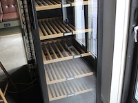 Klimaatkast liebherr vinothek. afmeting 59 x 73 x 165 cm. - afbeelding 2 van  3
