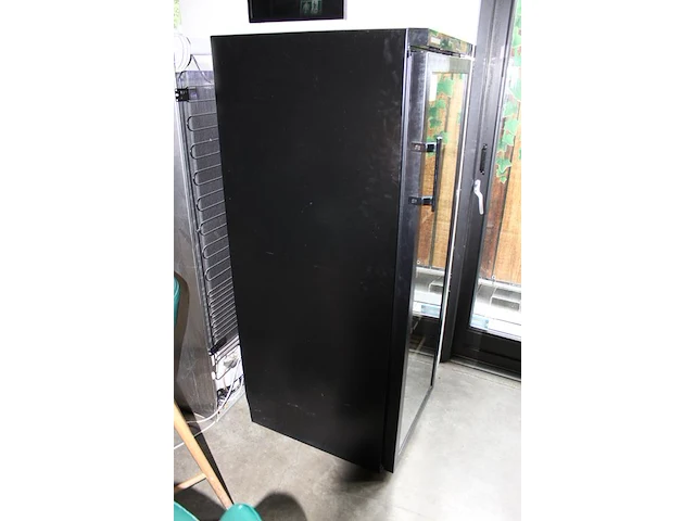 Klimaatkast liebherr vinothek. afmeting 59 x 73 x 165 cm. - afbeelding 3 van  3