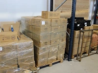 Klinische handgel. ruim 2500 flesjes 125 ml op pallet. - afbeelding 1 van  3