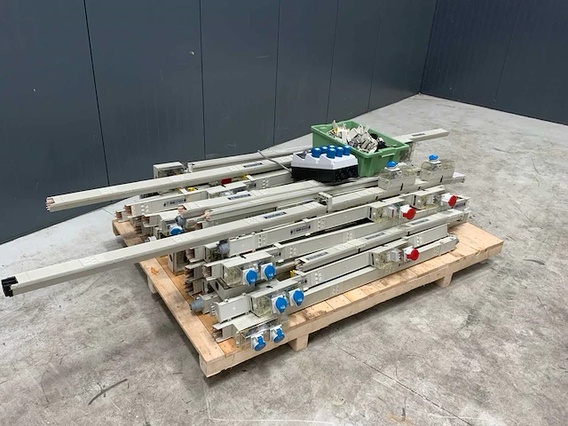 Klöckner-moeller 63a stroomspanningsrails ca 80m - afbeelding 1 van  8