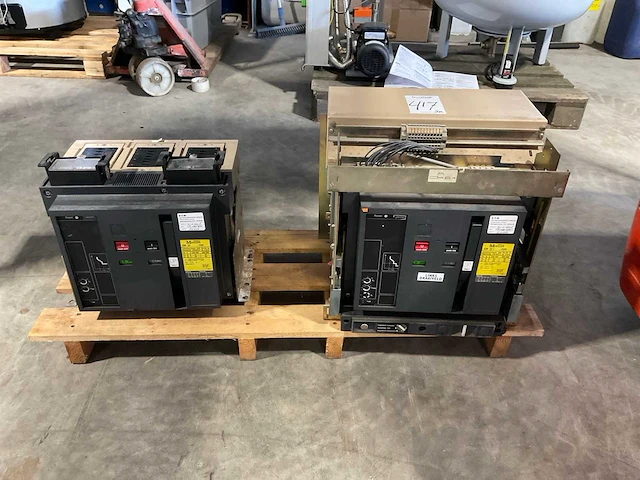 Klöckner moeller izm 32 - 1250 / izm 32 - 2500 circuit breaker (2x) - afbeelding 1 van  6
