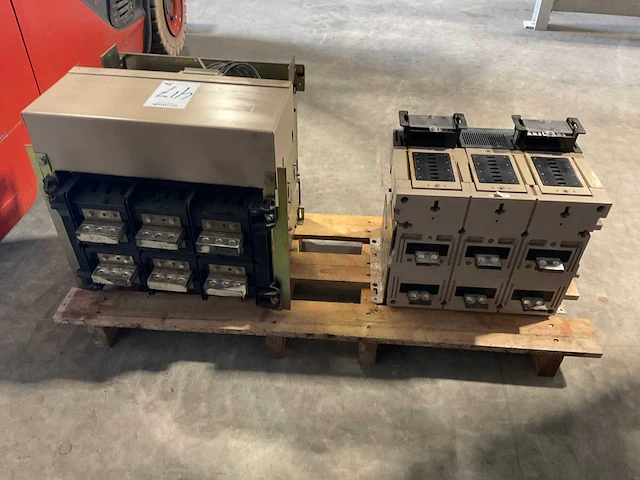 Klöckner moeller izm 32 - 1250 / izm 32 - 2500 circuit breaker (2x) - afbeelding 2 van  6