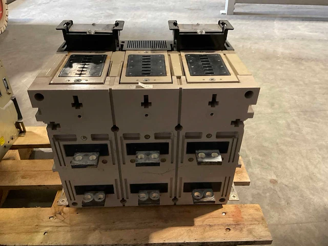 Klöckner moeller izm 32 - 1250 / izm 32 - 2500 circuit breaker (2x) - afbeelding 6 van  6