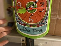 Klok wijnfles met slinger - afbeelding 1 van  9